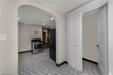 15242 Lake Shore Boulevard Cleveland OH 44110