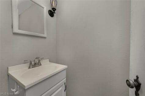 15242 Lake Shore Boulevard Cleveland OH 44110