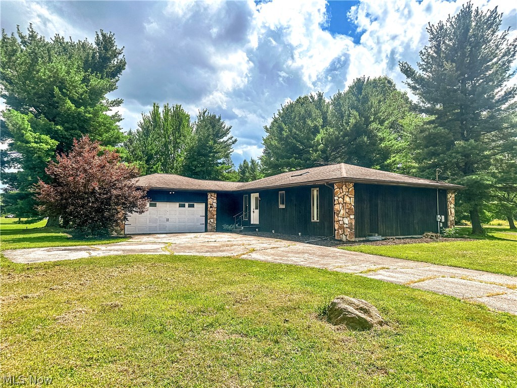 986 Bristol Champion Townline Road NE Bristolville OH 44402