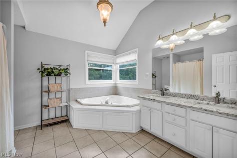 2285 N Bay Drive Willoughby OH 44094
