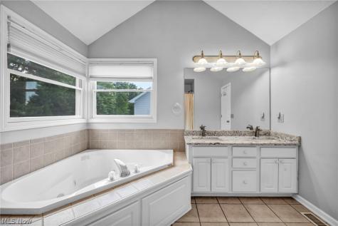 2285 N Bay Drive Willoughby OH 44094