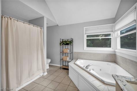 2285 N Bay Drive Willoughby OH 44094