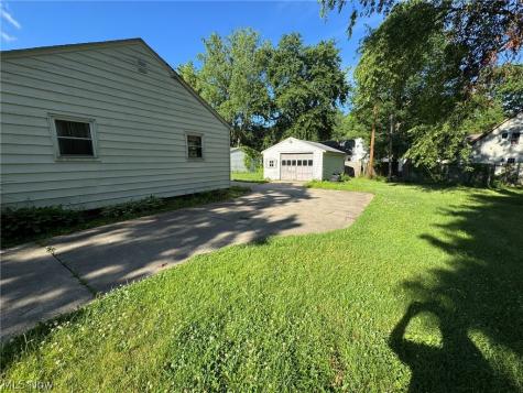 766 Valdes Avenue Akron OH 44320