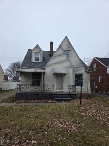3852 Lee Heights Boulevard Cleveland OH 44128