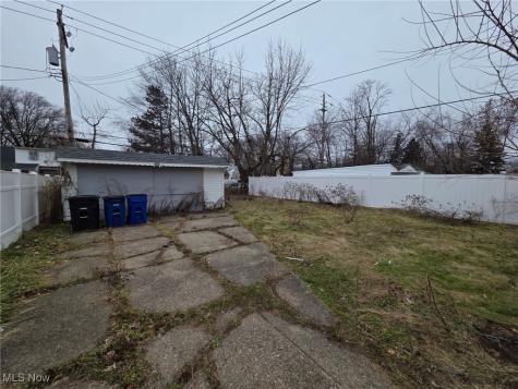 3852 Lee Heights Boulevard Cleveland OH 44128