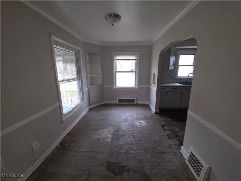 3852 Lee Heights Boulevard Cleveland OH 44128