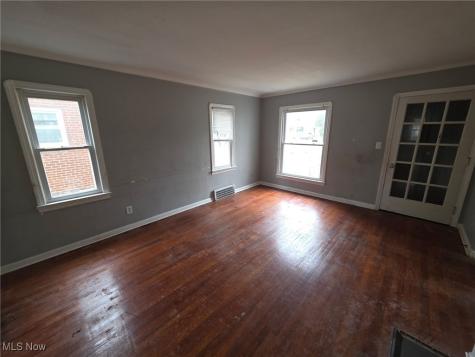 3852 Lee Heights Boulevard Cleveland OH 44128