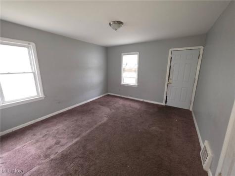 3852 Lee Heights Boulevard Cleveland OH 44128