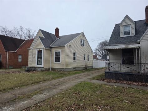 3852 Lee Heights Boulevard Cleveland OH 44128