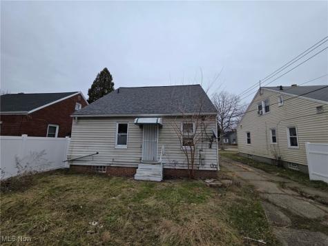 3852 Lee Heights Boulevard Cleveland OH 44128