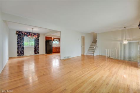 4880 Maple Hill Drive Seven Hills OH 44131