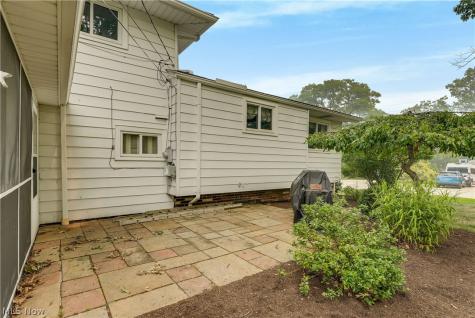 4880 Maple Hill Drive Seven Hills OH 44131