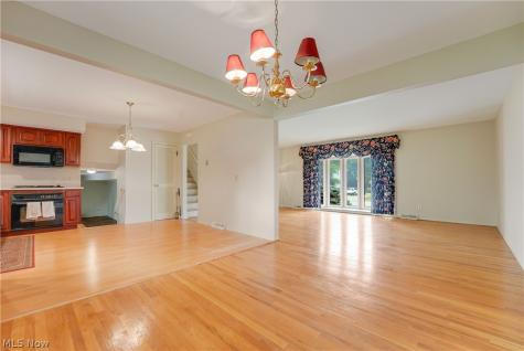 4880 Maple Hill Drive Seven Hills OH 44131