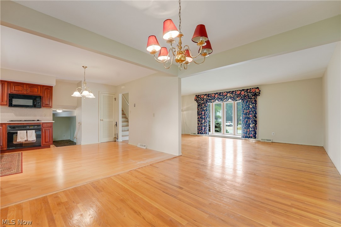 4880 Maple Hill Drive Seven Hills OH 44131