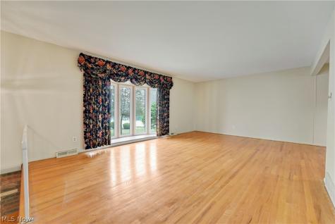 4880 Maple Hill Drive Seven Hills OH 44131