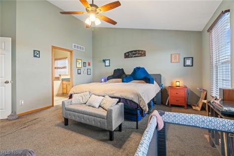 5384 Villarose Avenue NW Massillon OH 44647