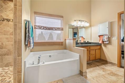 5384 Villarose Avenue NW Massillon OH 44647