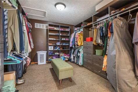5384 Villarose Avenue NW Massillon OH 44647
