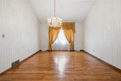 15559 Cottonwood Oval Middleburg Heights OH 44130