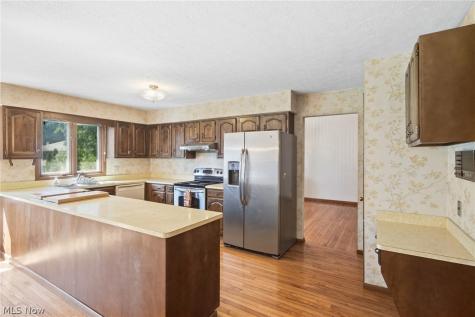 15559 Cottonwood Oval Middleburg Heights OH 44130