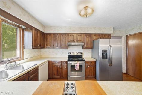 15559 Cottonwood Oval Middleburg Heights OH 44130