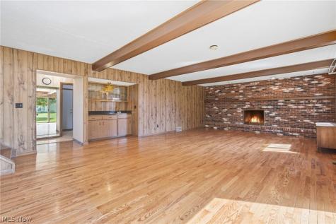 15559 Cottonwood Oval Middleburg Heights OH 44130