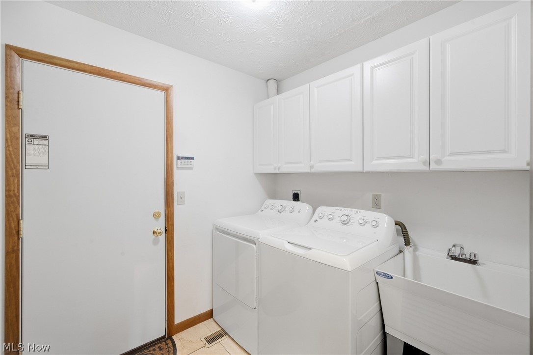 15559 Cottonwood Oval Middleburg Heights OH 44130