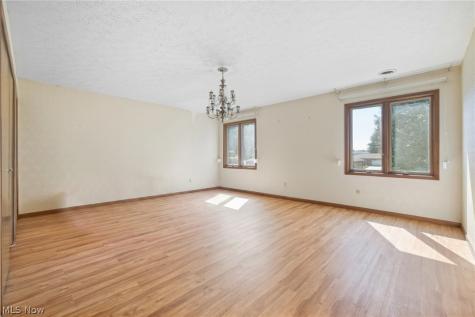 15559 Cottonwood Oval Middleburg Heights OH 44130