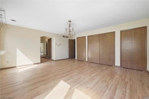 15559 Cottonwood Oval Middleburg Heights OH 44130