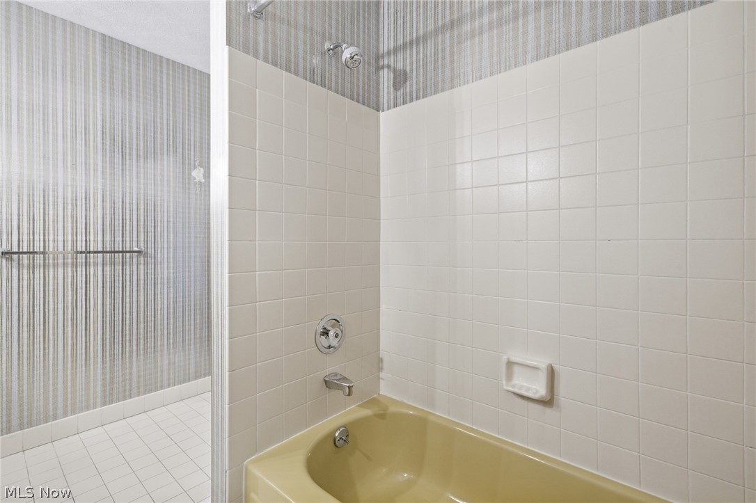 15559 Cottonwood Oval Middleburg Heights OH 44130