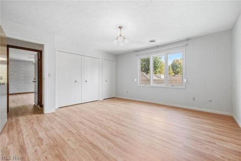 15559 Cottonwood Oval Middleburg Heights OH 44130