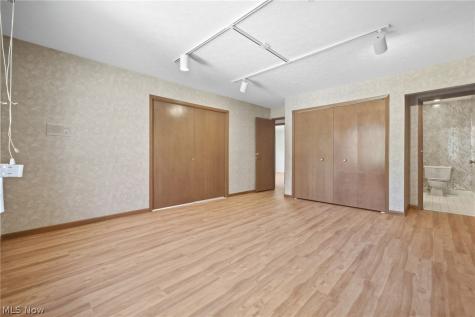15559 Cottonwood Oval Middleburg Heights OH 44130