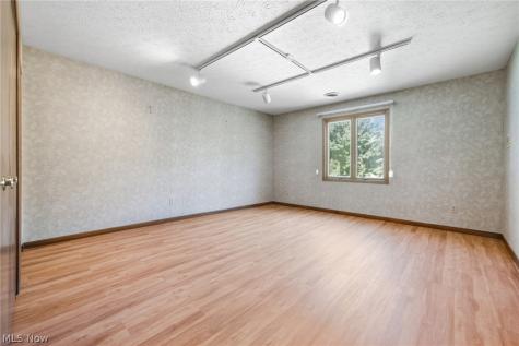 15559 Cottonwood Oval Middleburg Heights OH 44130