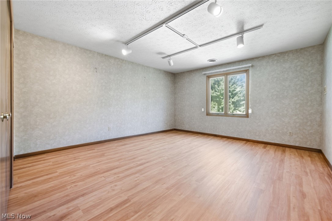15559 Cottonwood Oval Middleburg Heights OH 44130