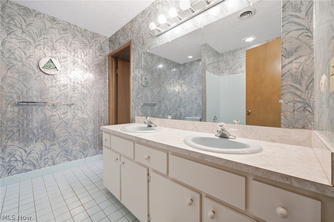 15559 Cottonwood Oval Middleburg Heights OH 44130