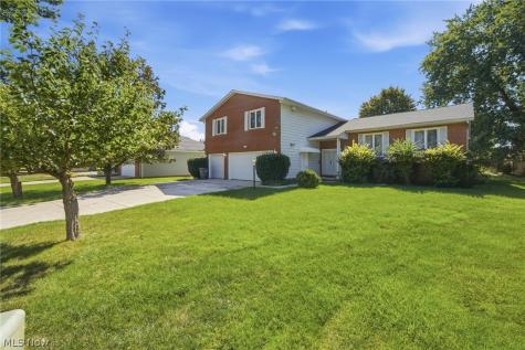 15559 Cottonwood Oval Middleburg Heights OH 44130