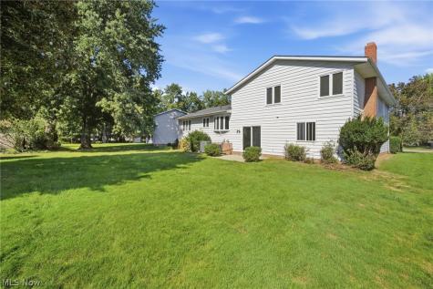15559 Cottonwood Oval Middleburg Heights OH 44130