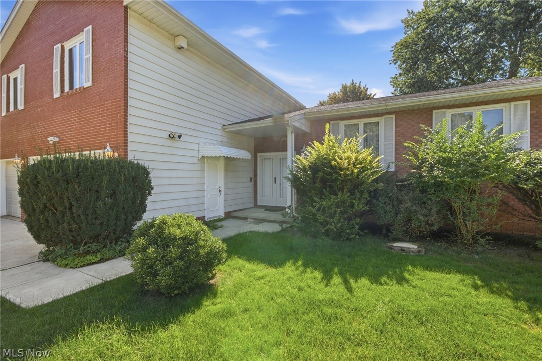 15559 Cottonwood Oval Middleburg Heights OH 44130