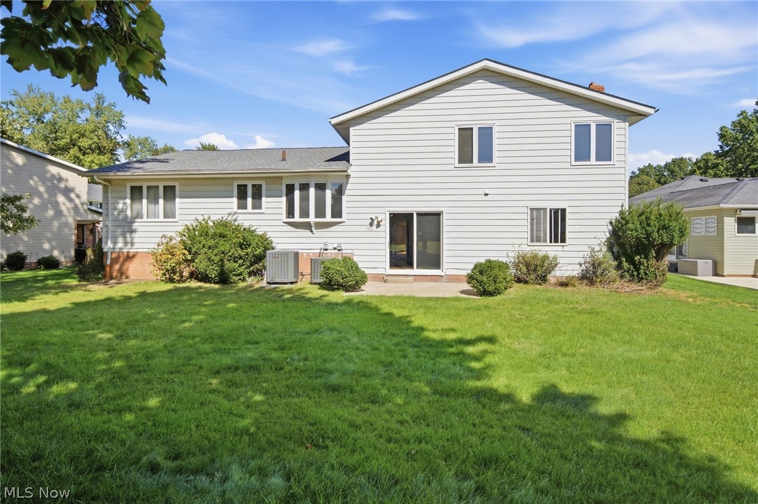 15559 Cottonwood Oval Middleburg Heights OH 44130