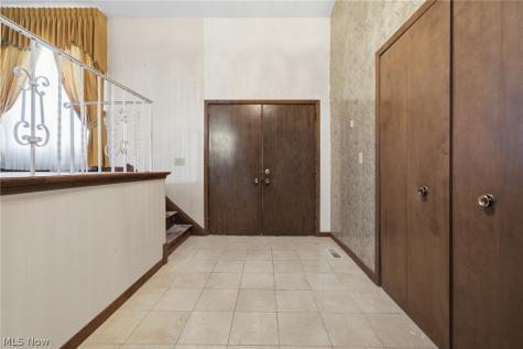 15559 Cottonwood Oval Middleburg Heights OH 44130