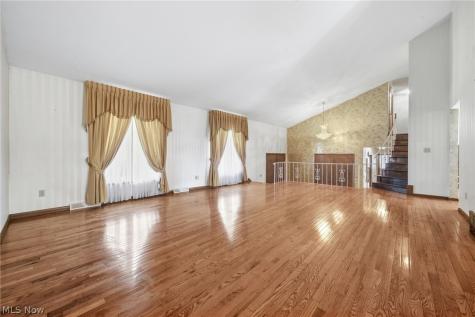 15559 Cottonwood Oval Middleburg Heights OH 44130