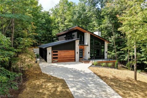 417 Grand Ridge Drive Howard OH 43028