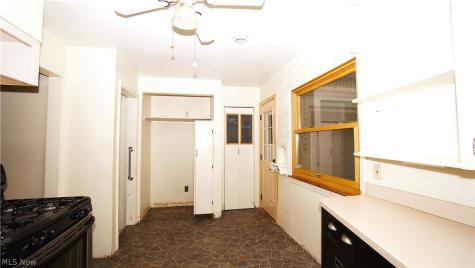 556 Royal Avenue Akron OH 44303