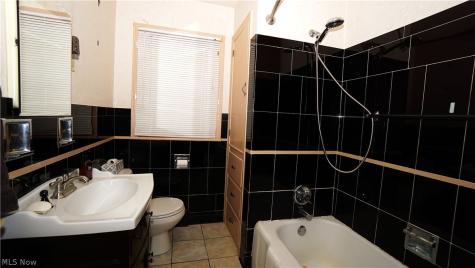 556 Royal Avenue Akron OH 44303
