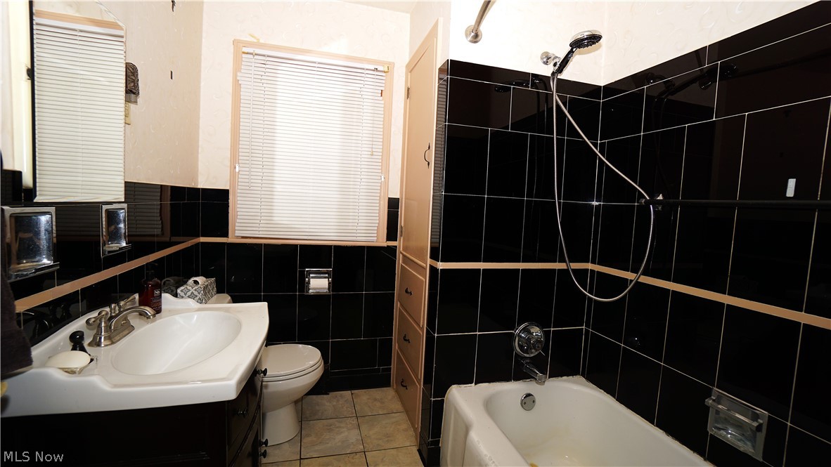 556 Royal Avenue Akron OH 44303