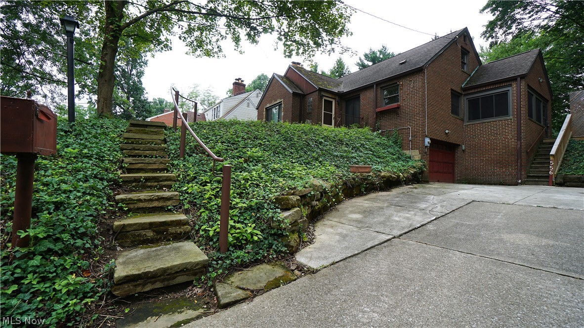 556 Royal Avenue Akron OH 44303