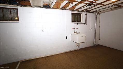 556 Royal Avenue Akron OH 44303