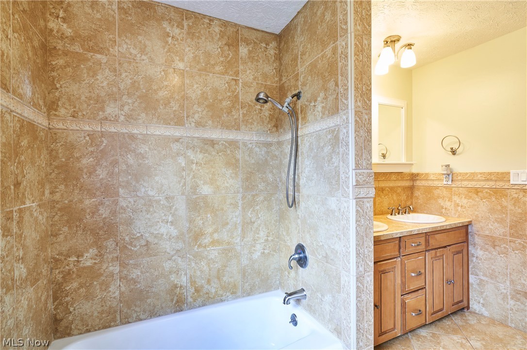 8585 Carmichael Drive Chesterland OH 44026