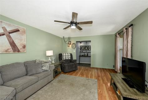 614 N Hidden Valley Road Cuyahoga Falls OH 44223