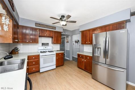614 N Hidden Valley Road Cuyahoga Falls OH 44223